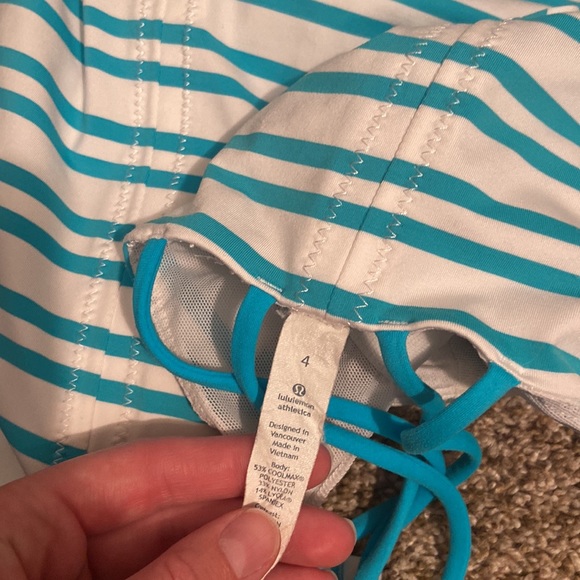 Lululemon size 4 tank - Picture 3 of 3